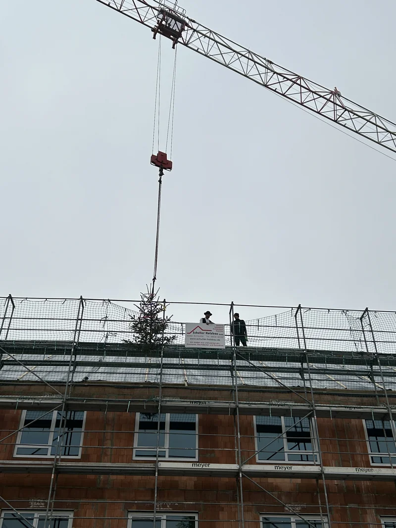 Topping-out ceremony for the new wing of the Asklepios Clinic Burglengenfeld
